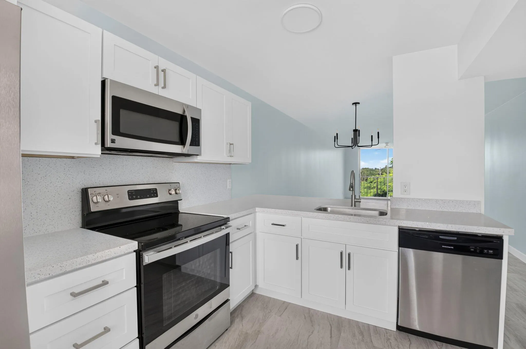 7145 HUNTINGTON Lane #408