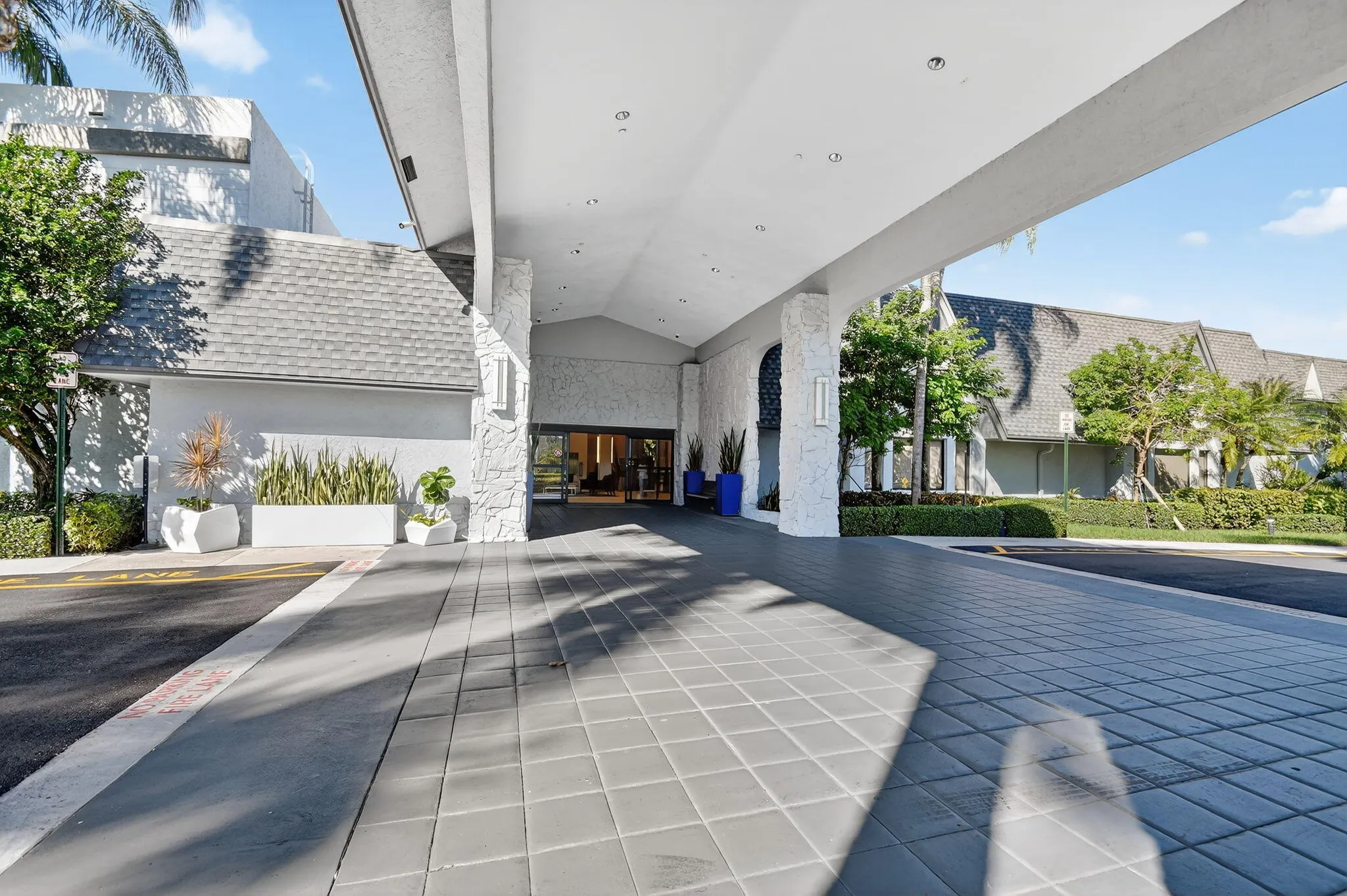 7145 HUNTINGTON Lane #408
