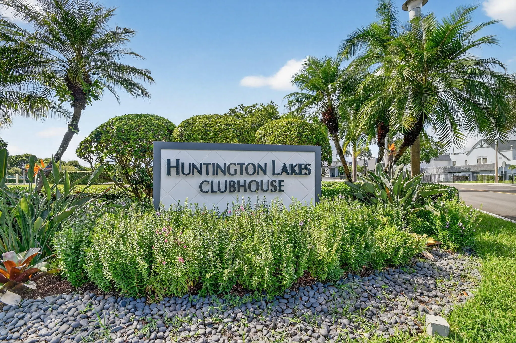 7145 HUNTINGTON Lane #408