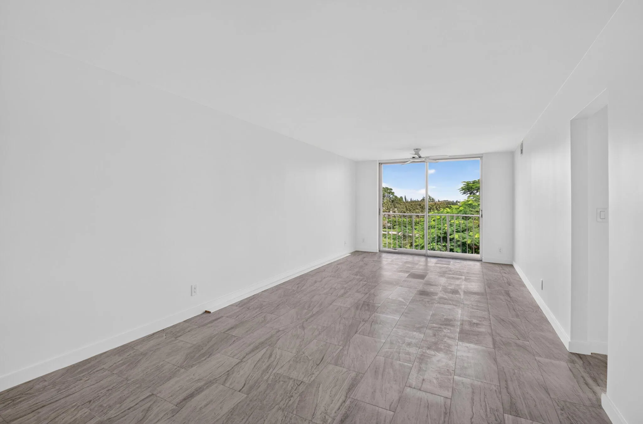 7145 HUNTINGTON Lane #408