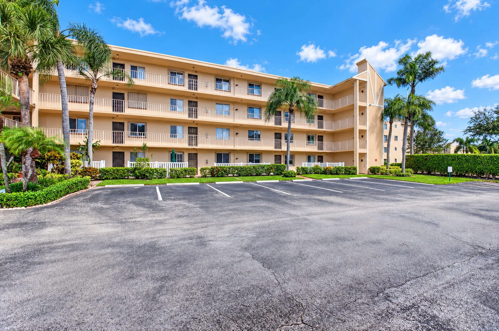 7145 HUNTINGTON Lane #408