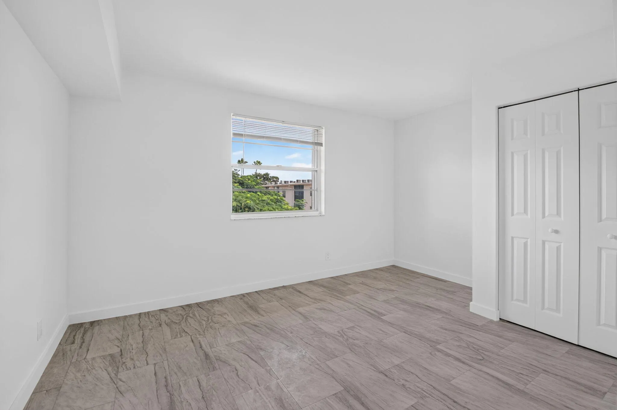 7145 HUNTINGTON Lane #408