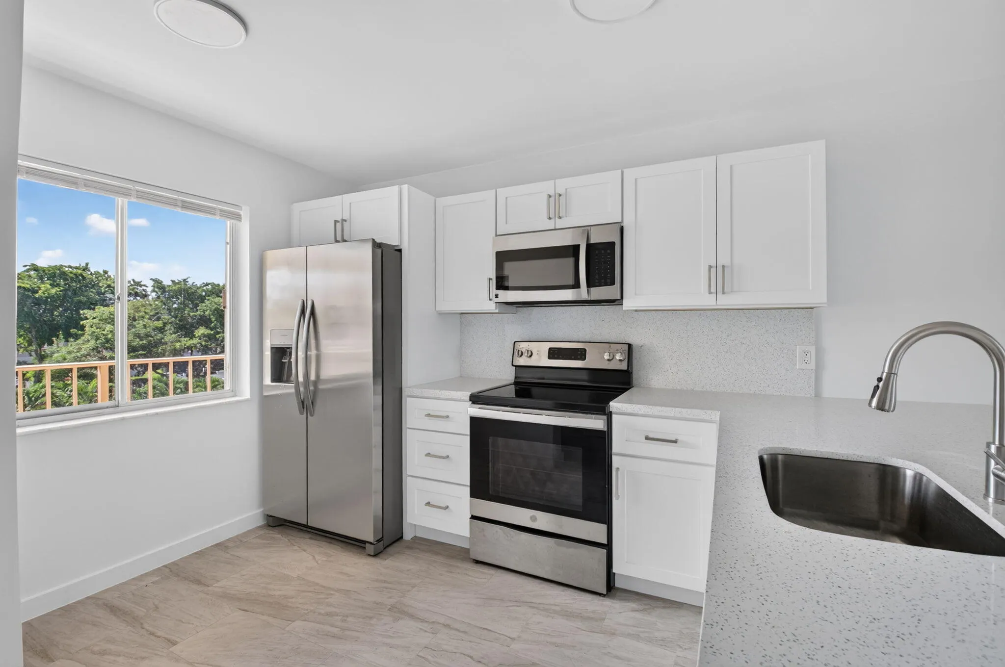 7145 HUNTINGTON Lane #408