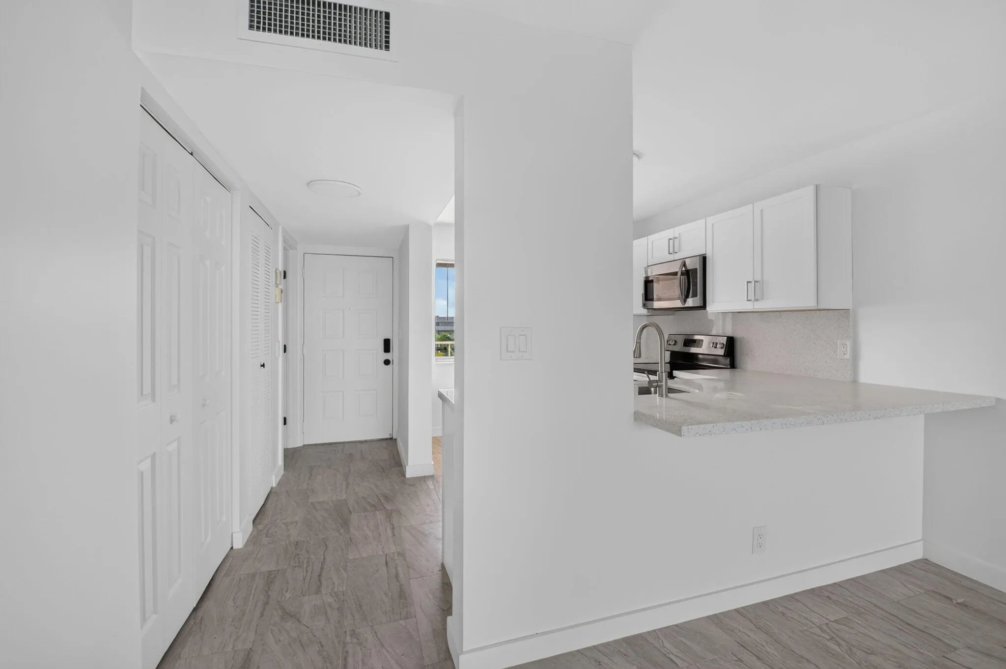 7145 HUNTINGTON Lane #408