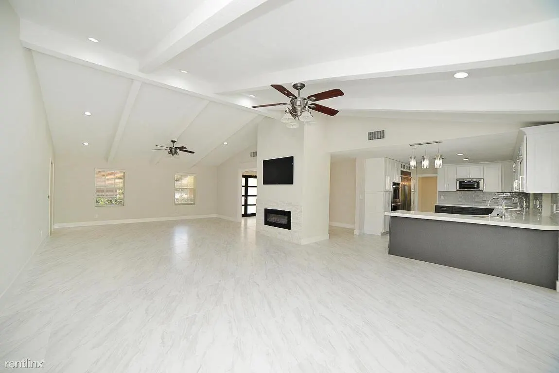 6943 GIRALDA Circle
