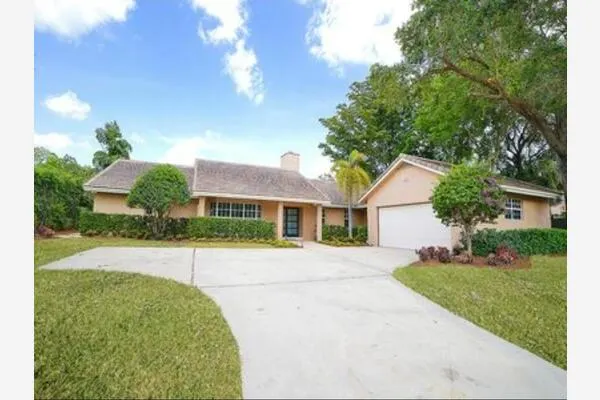 6943 GIRALDA Circle