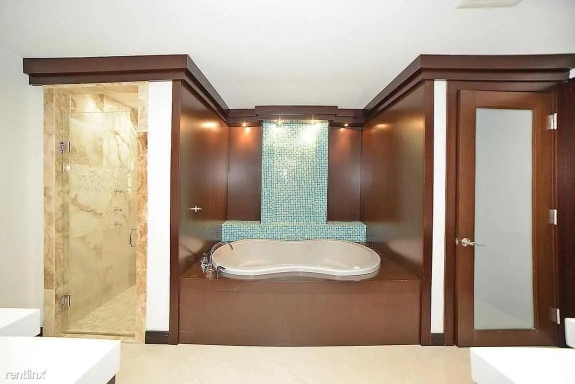 6943 GIRALDA Circle
