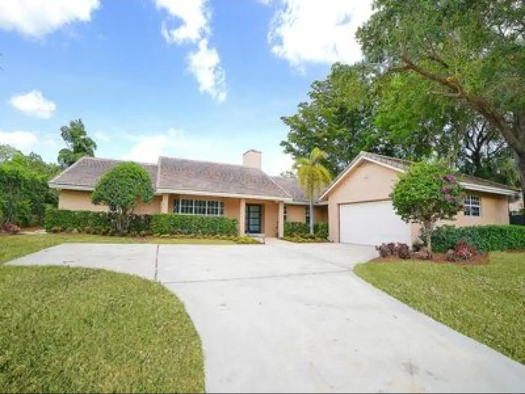 6943 GIRALDA Circle