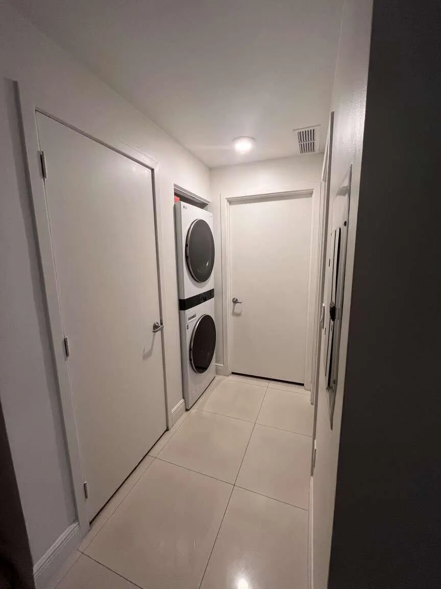 888 BISCAYNE Boulevard #3712