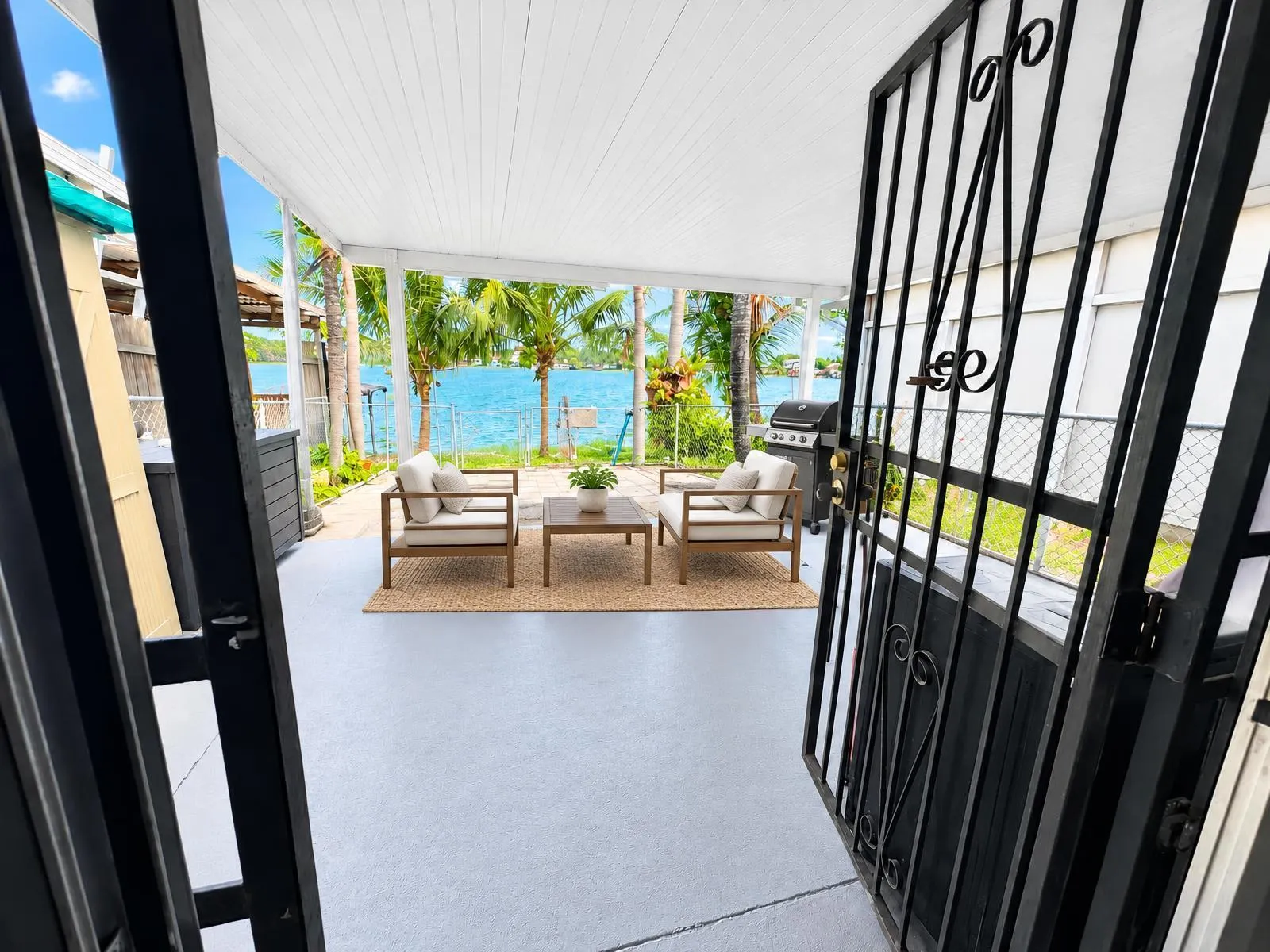 1865 W 68TH