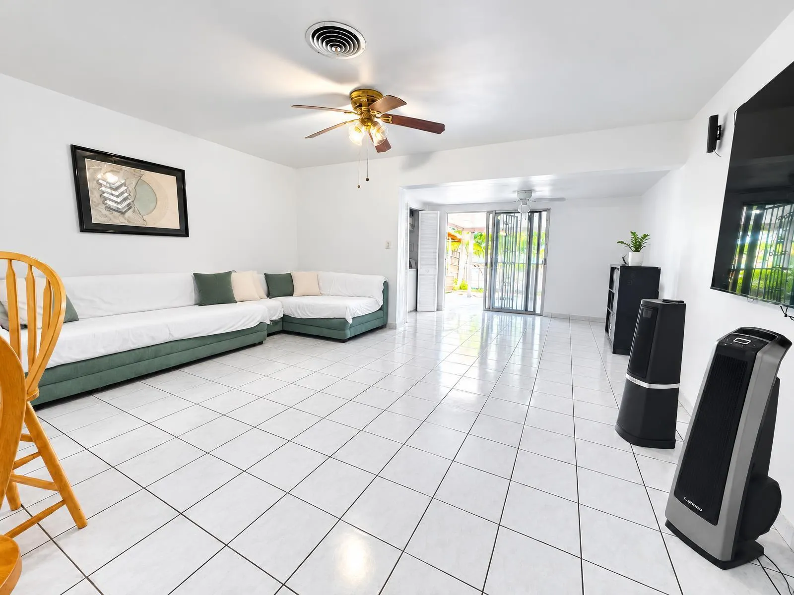 1865 W 68TH