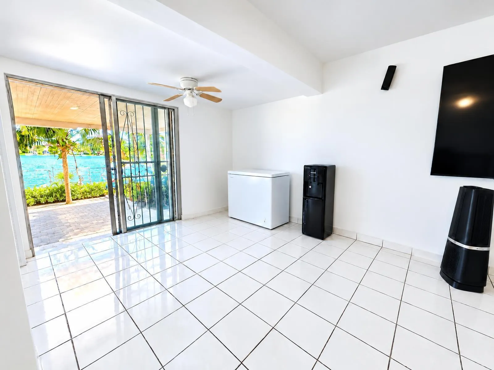 1865 W 68TH