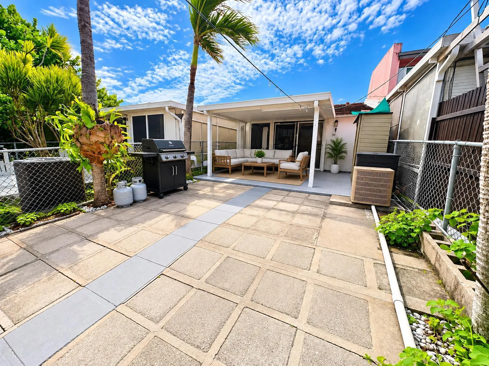 1865 W 68TH
