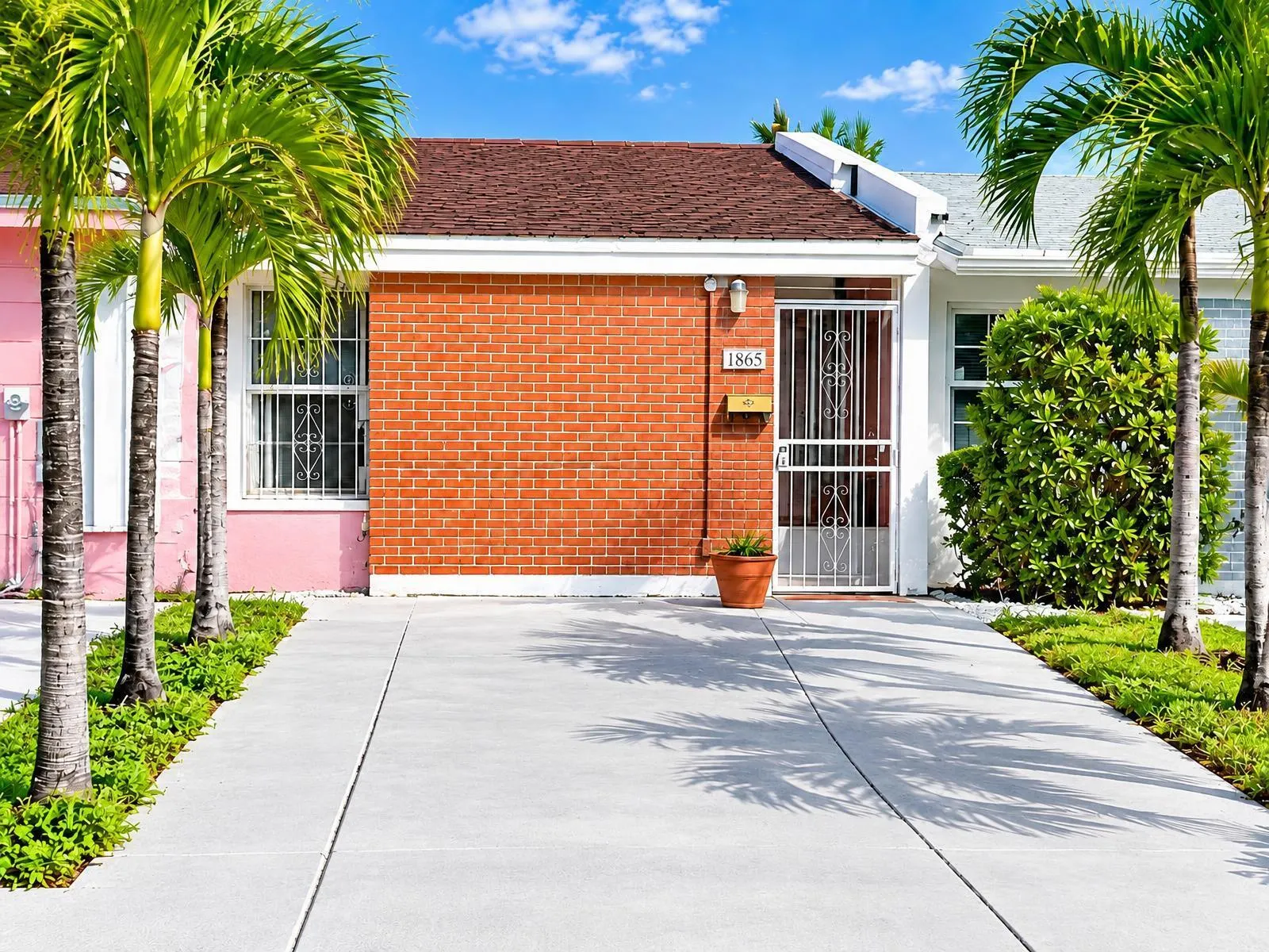 1865 W 68TH