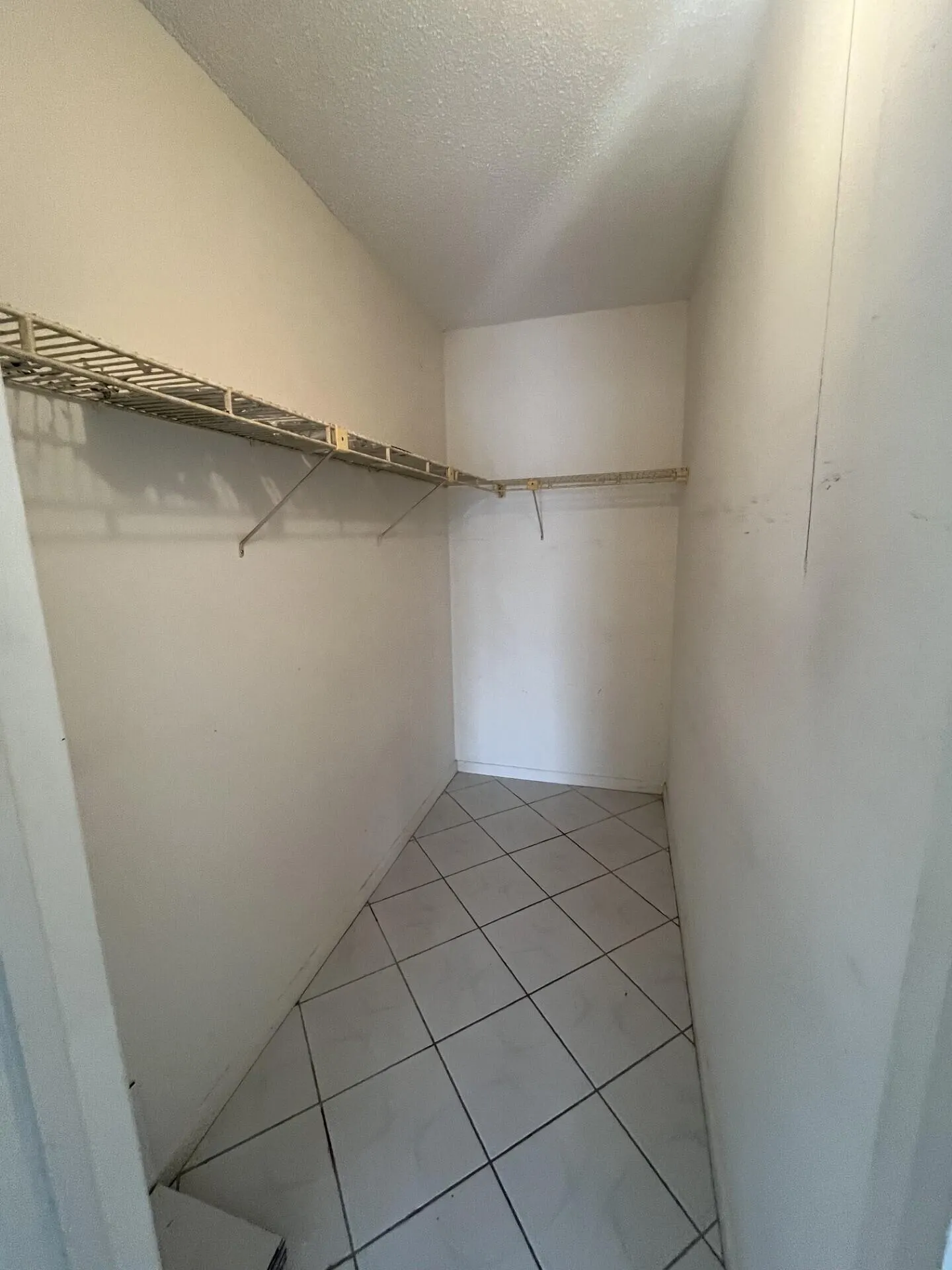 4006 FARNHAM N #4006