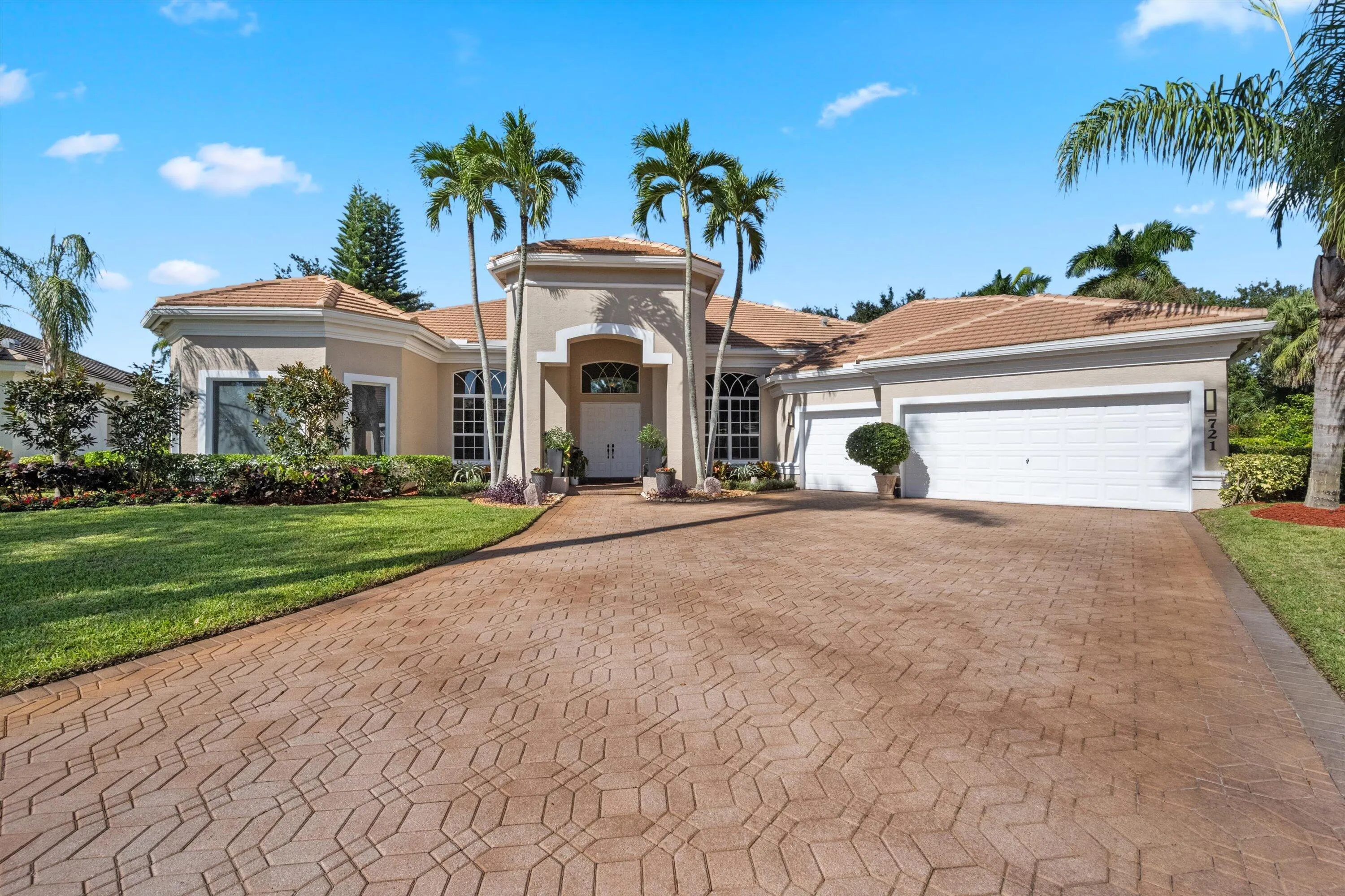 721 PINE CLUB Lane