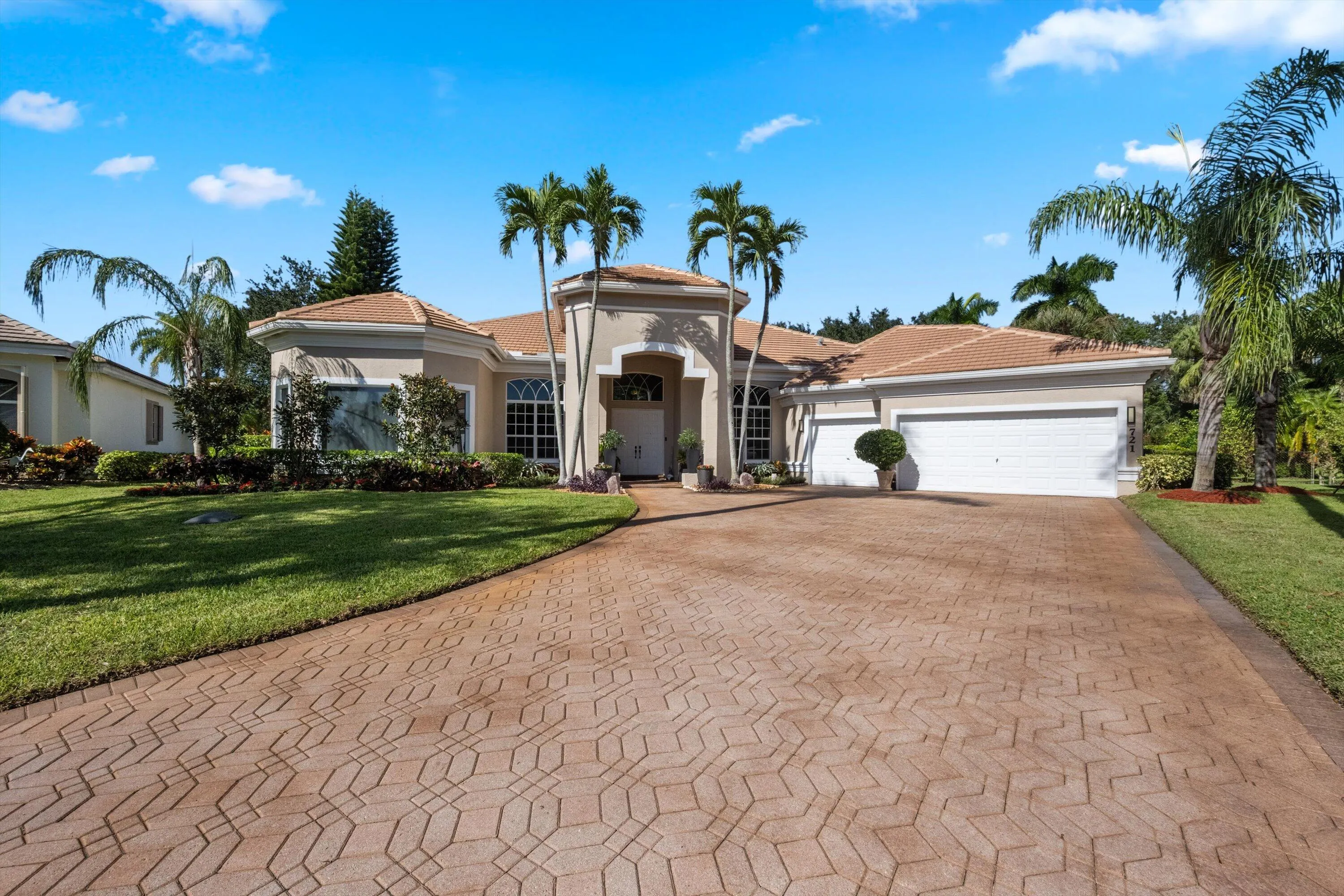 721 PINE CLUB Lane