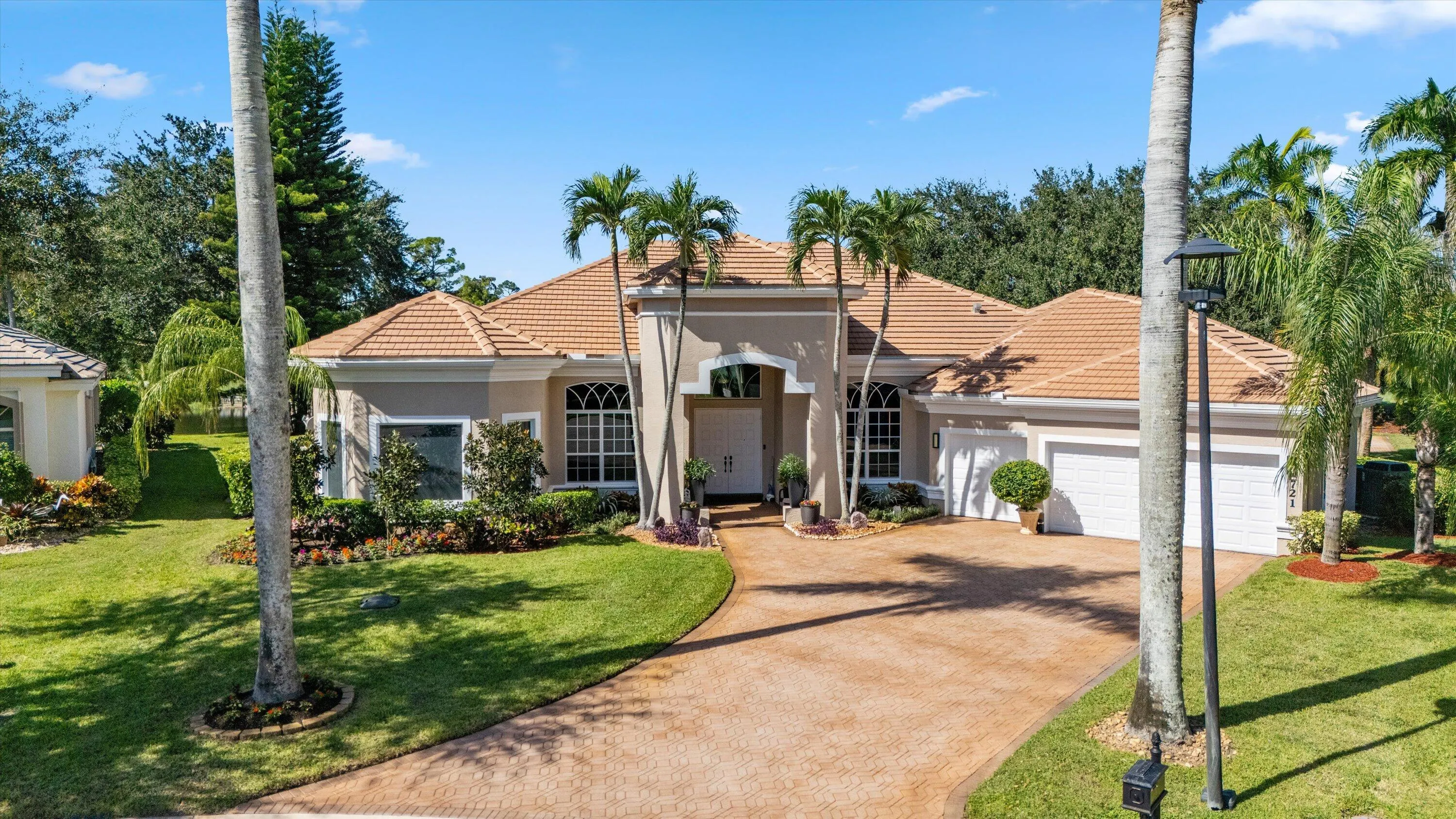 721 PINE CLUB Lane