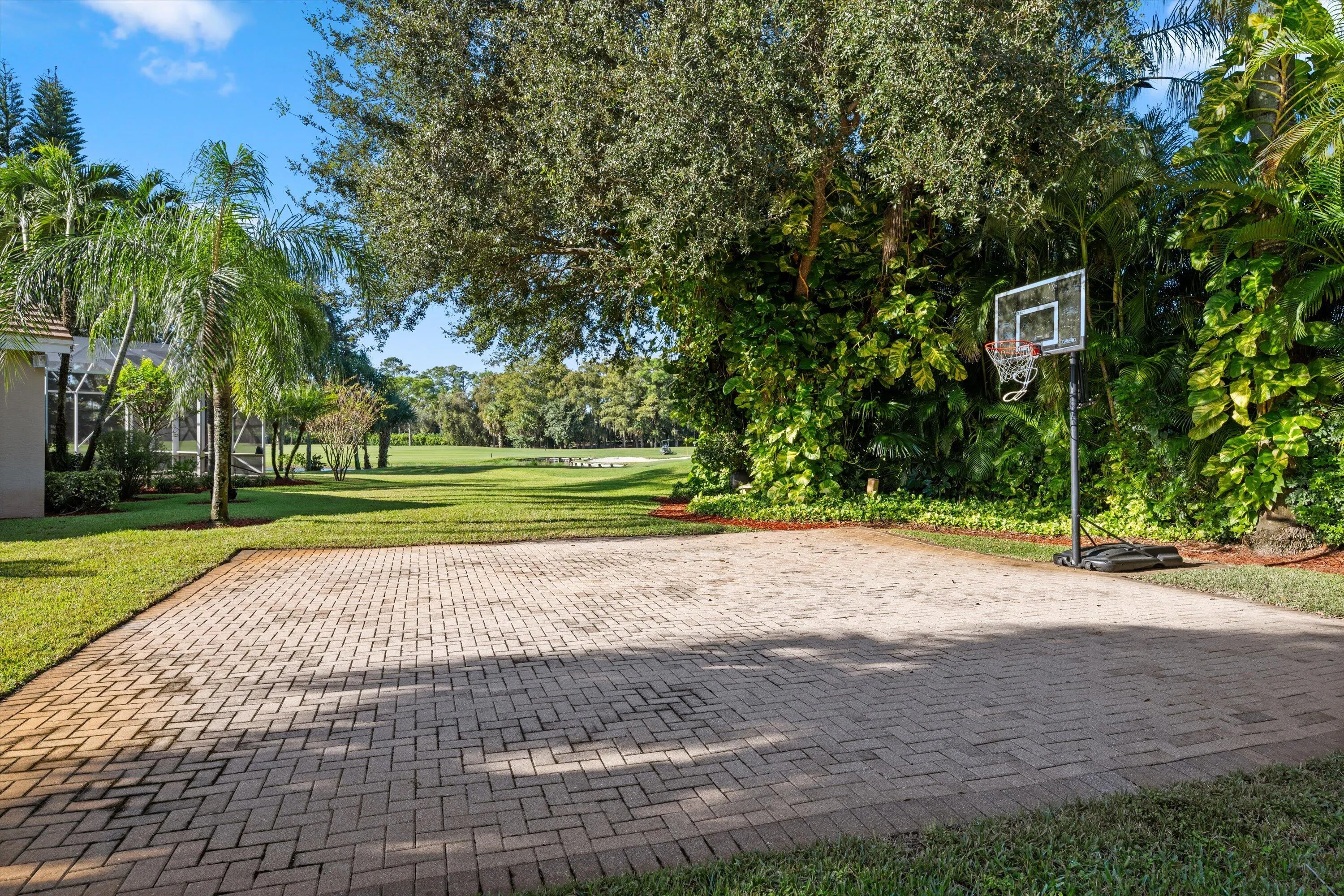 721 PINE CLUB Lane