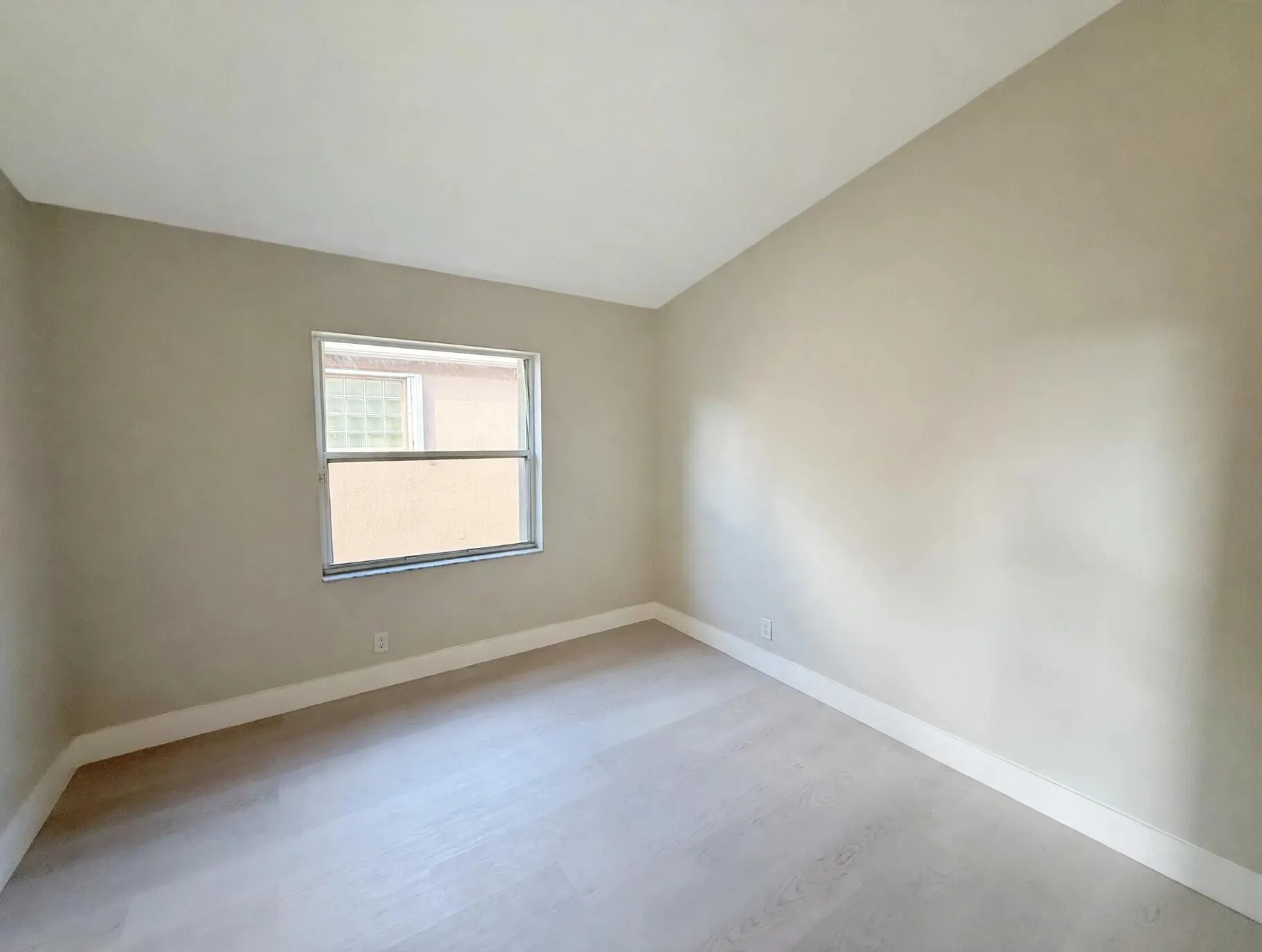 11704 DOVE HOLLOW Avenue