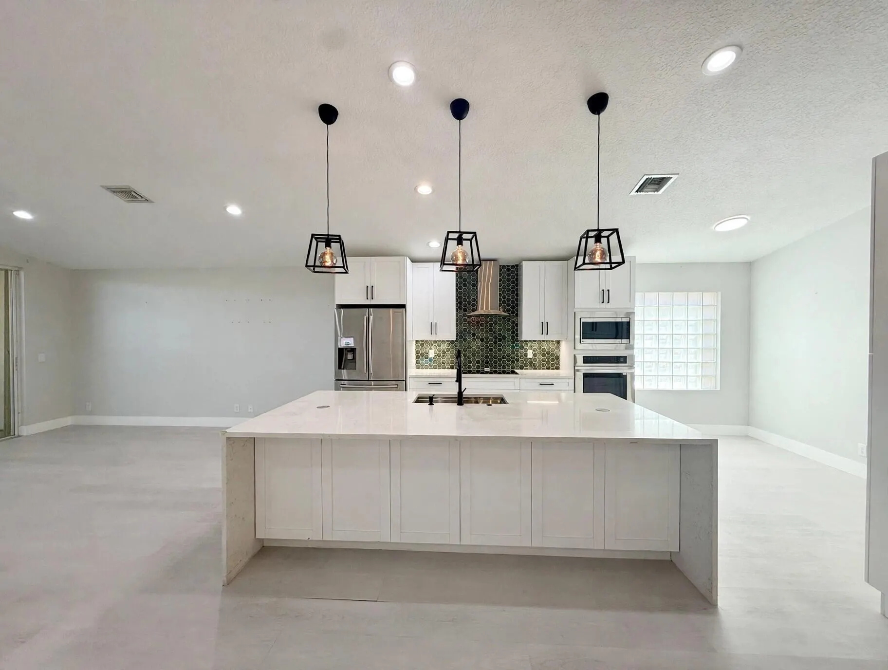 11704 DOVE HOLLOW Avenue