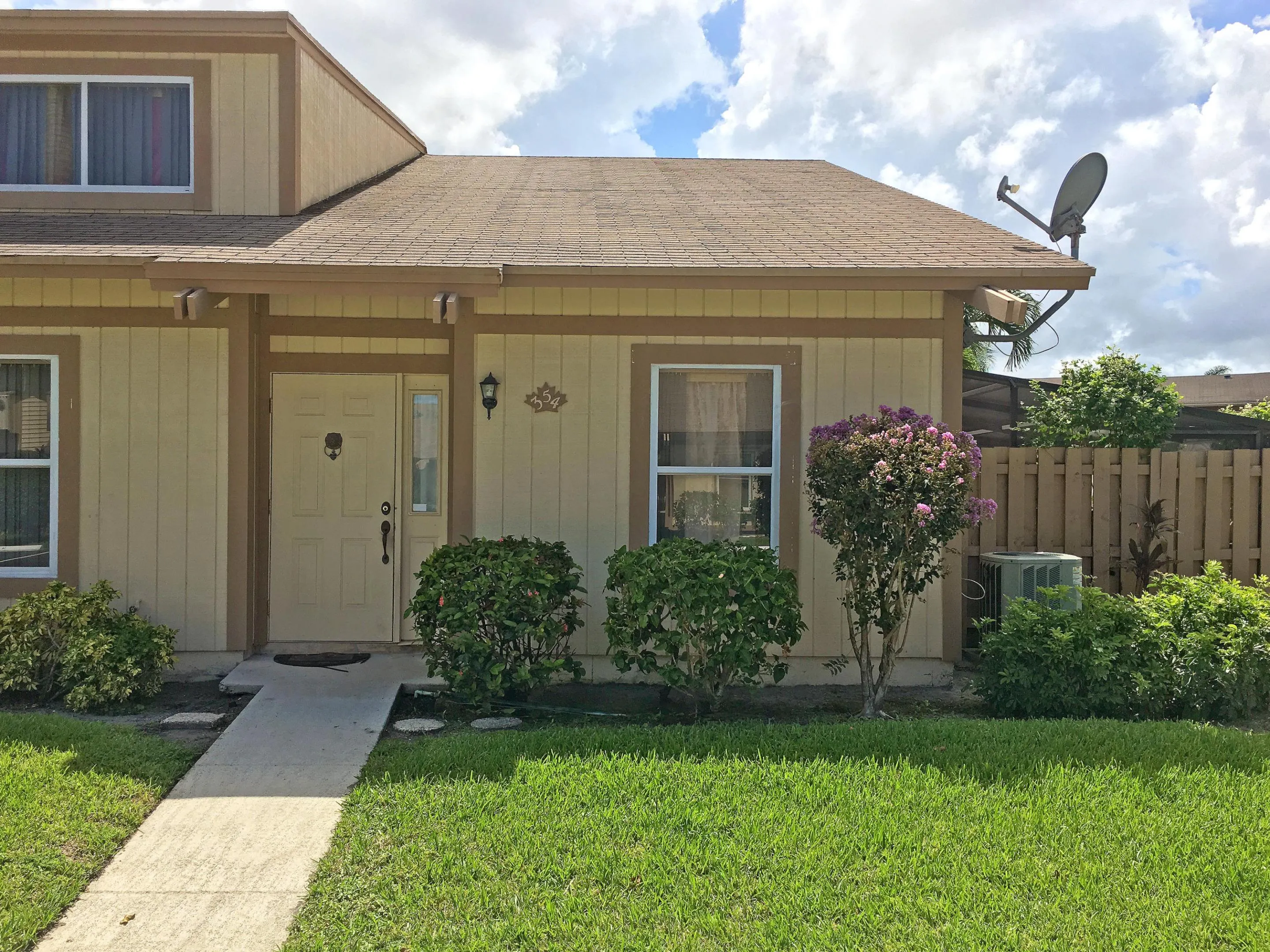 354 MAPLECREST Circle