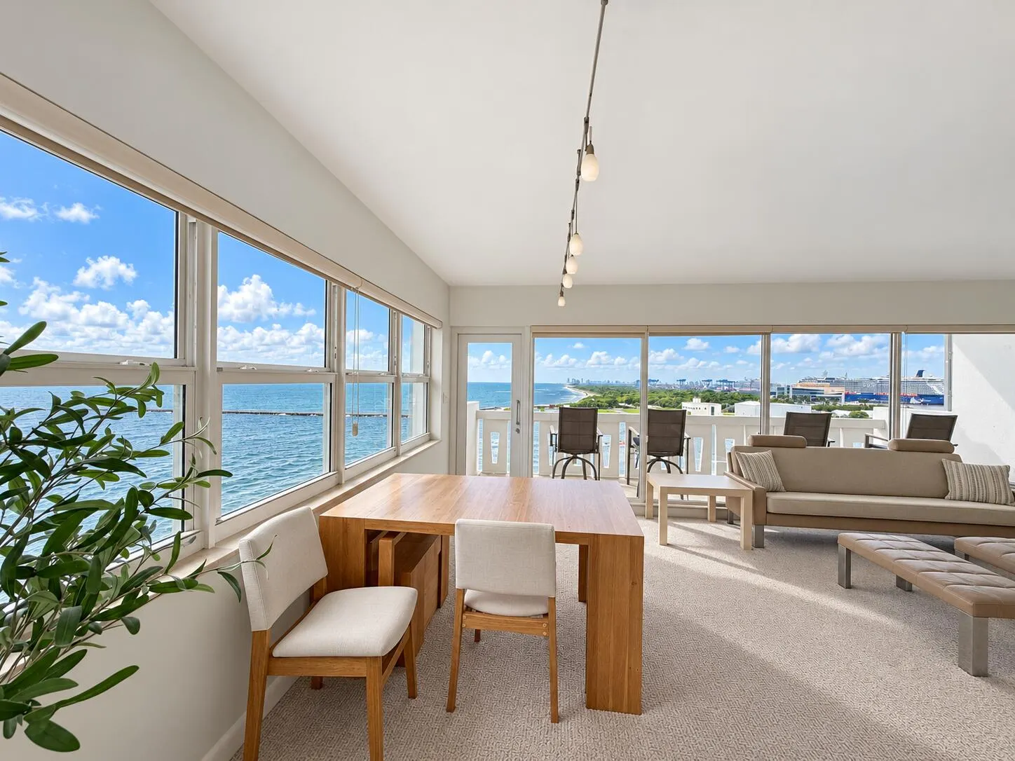 2100 S OCEAN Drive #9M