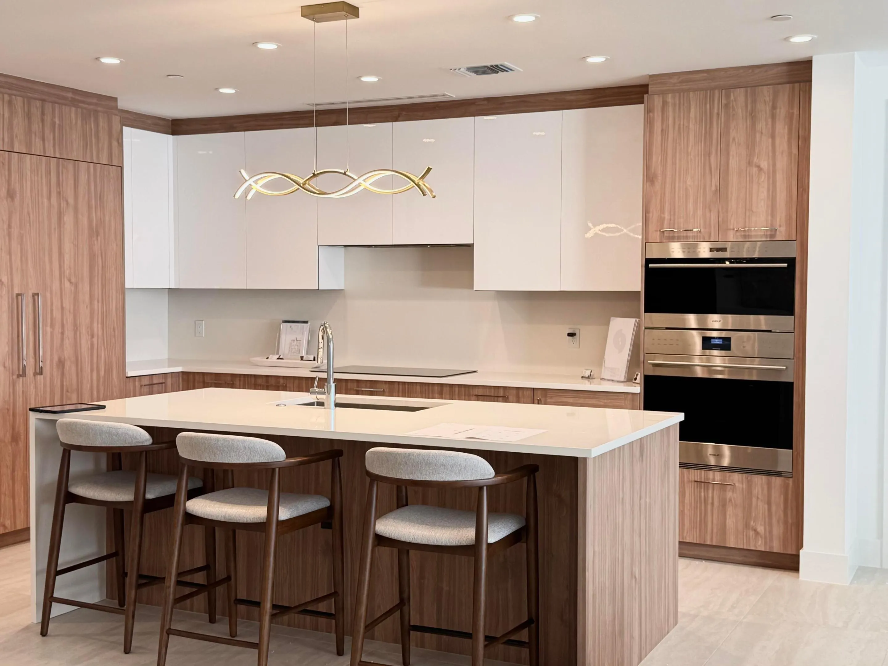 153 N Seabreeze Boulevard #2401-S