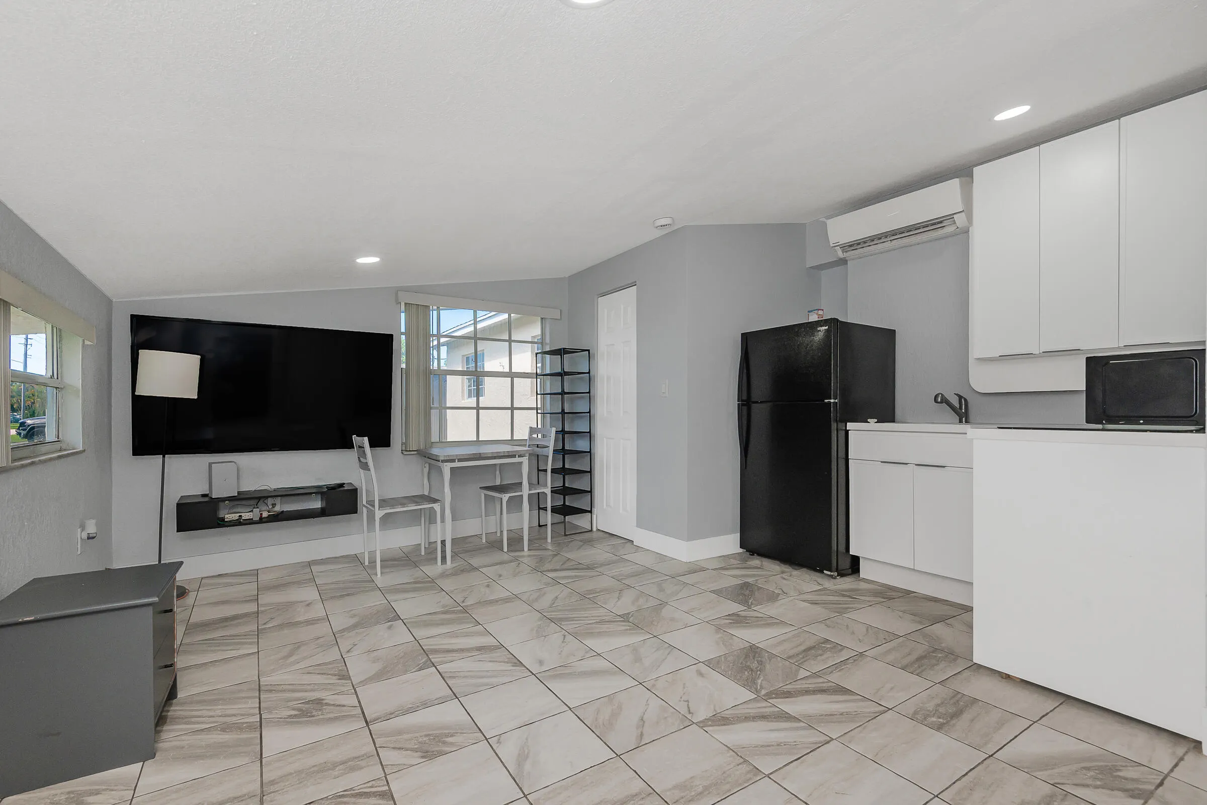 5261 NW 11th Street