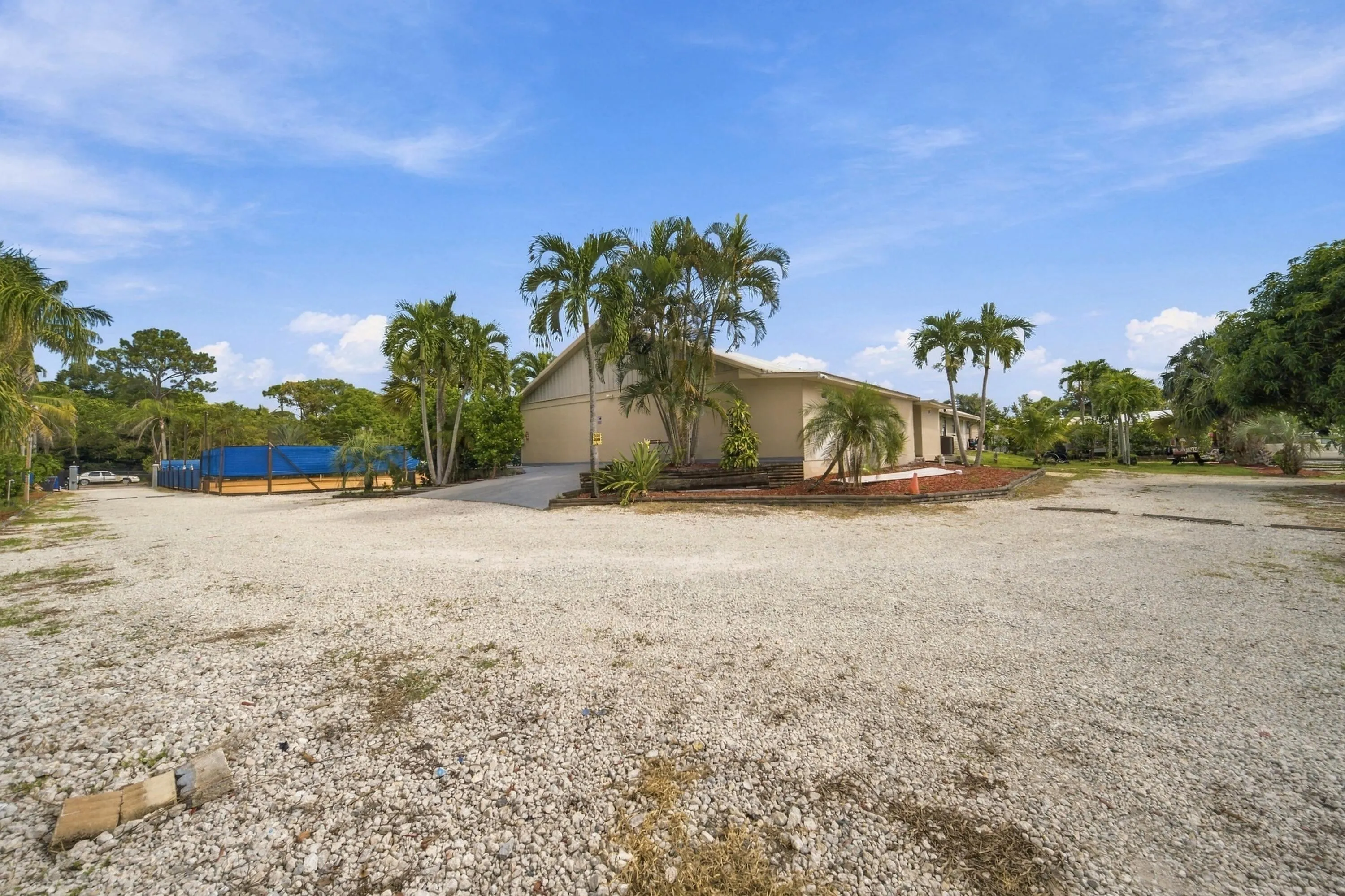 5400 THUNDERBIRD Drive