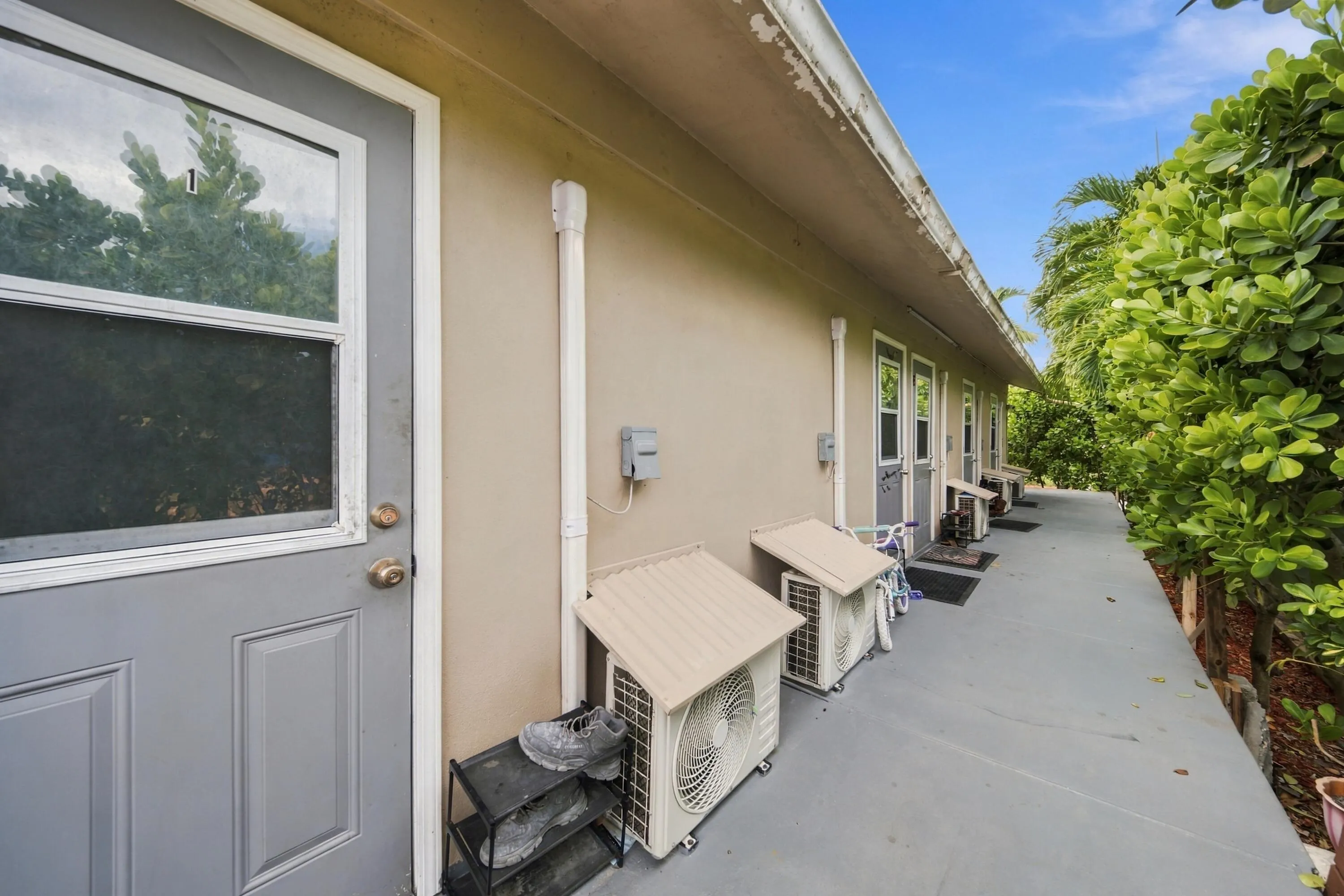 5400 THUNDERBIRD Drive