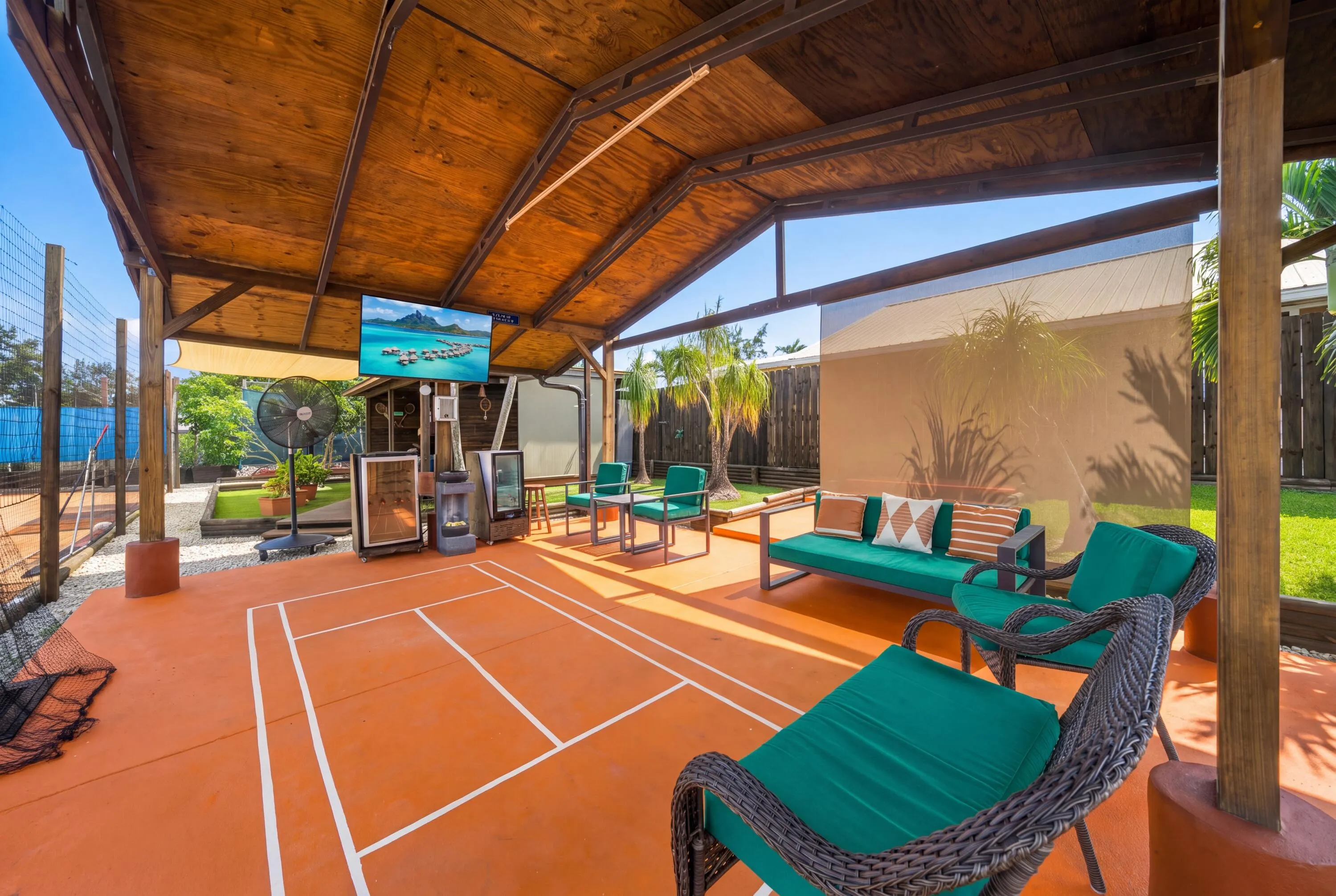 5400 THUNDERBIRD Drive