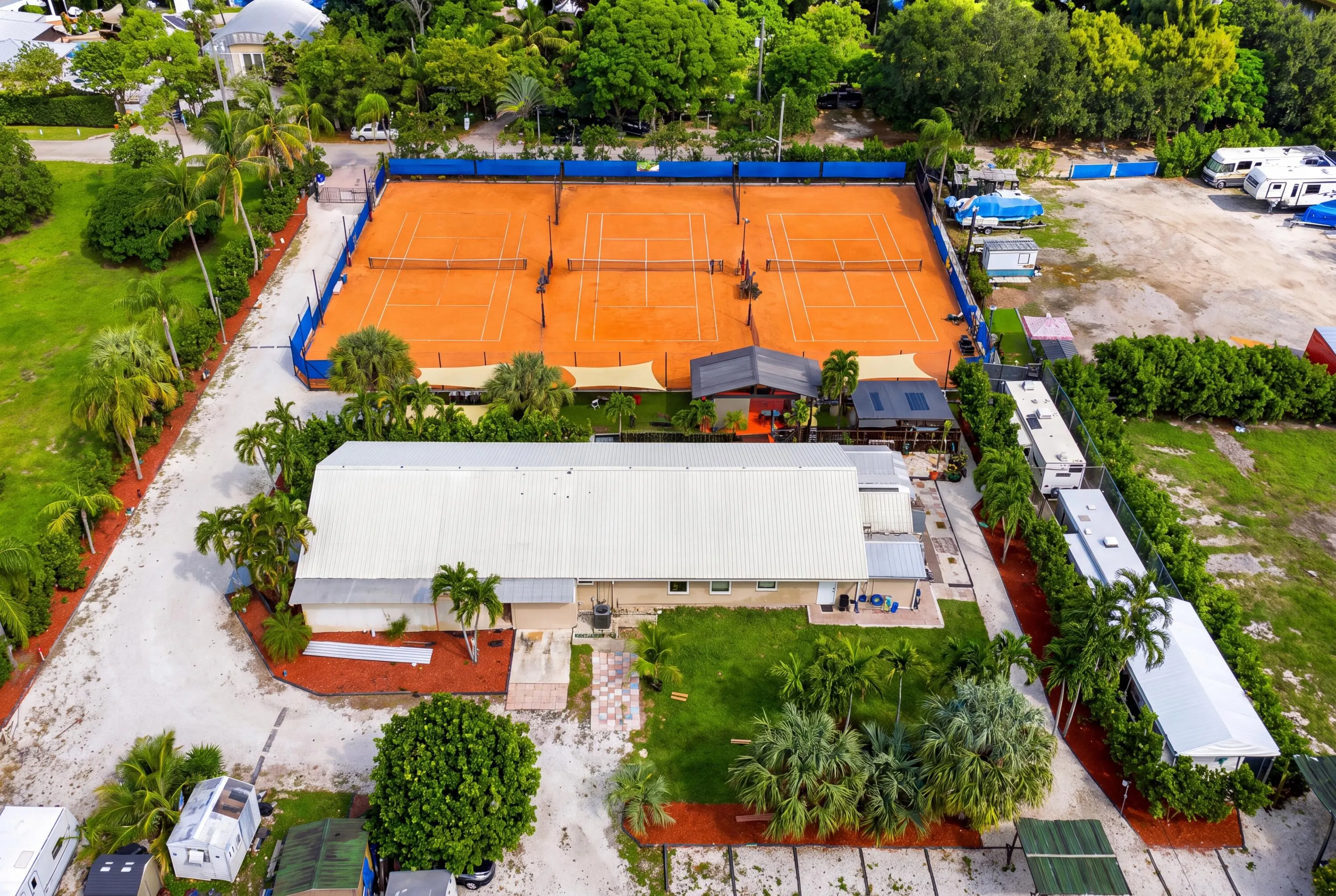 5400 THUNDERBIRD Drive