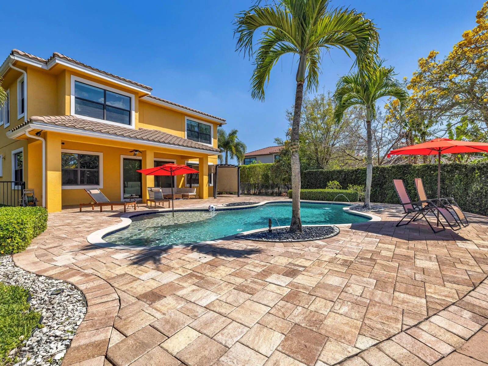 8256 BRADFORD Way