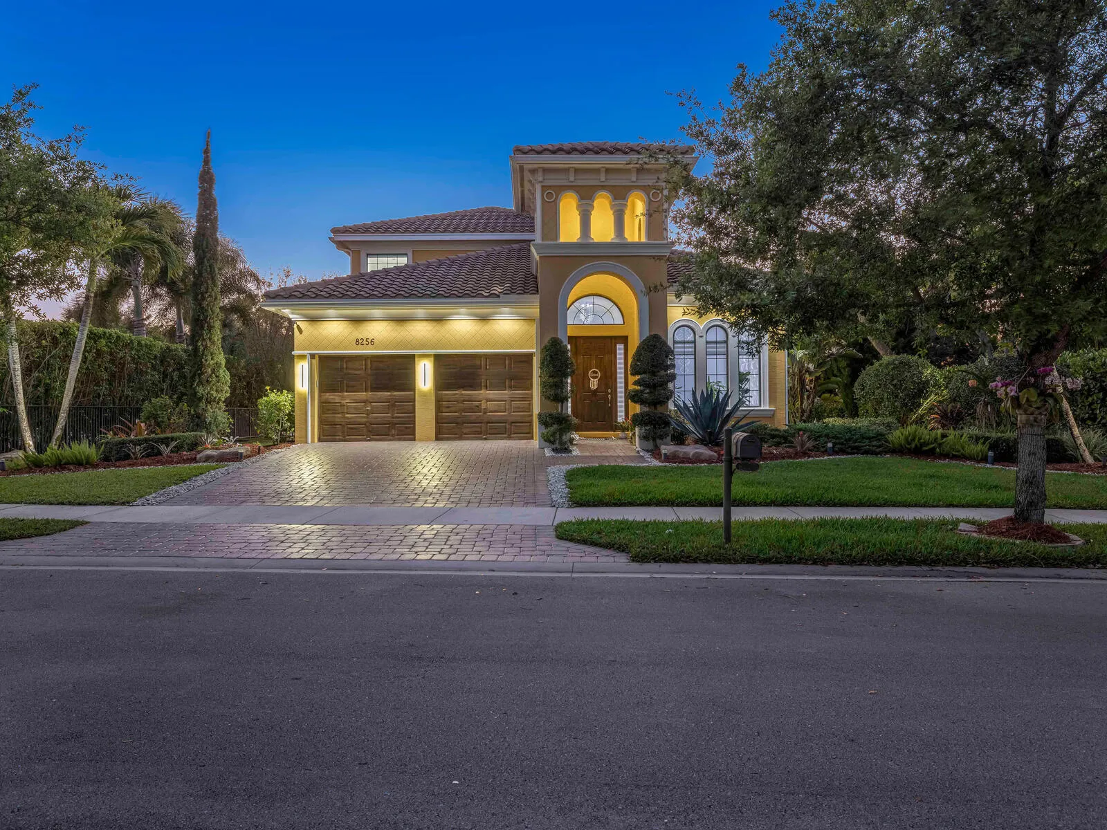 8256 BRADFORD Way