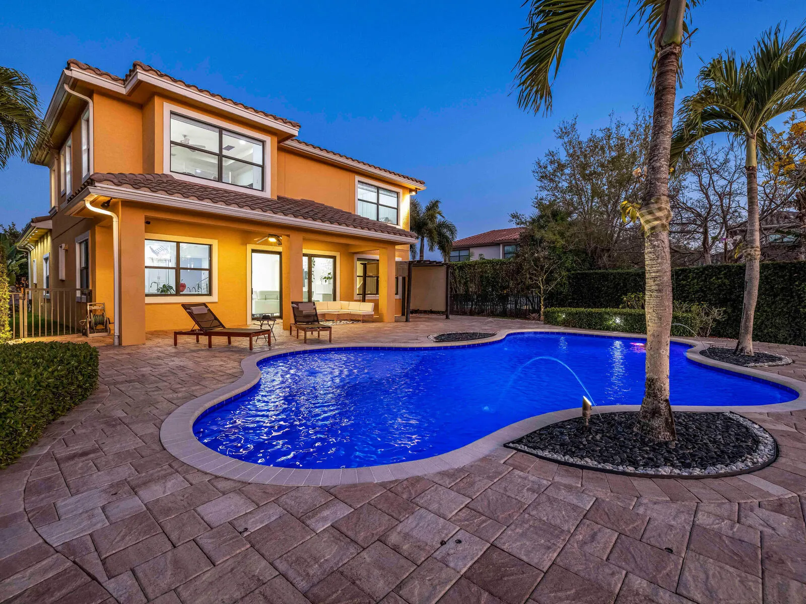 8256 BRADFORD Way