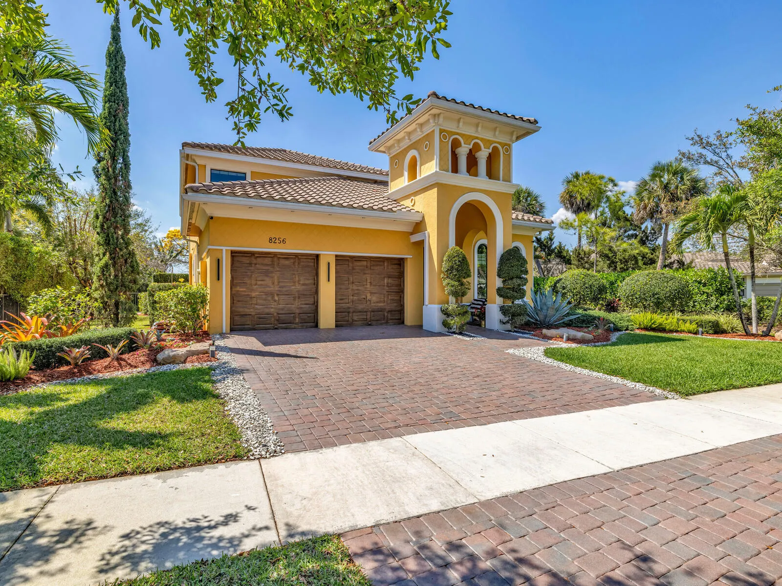 8256 BRADFORD Way