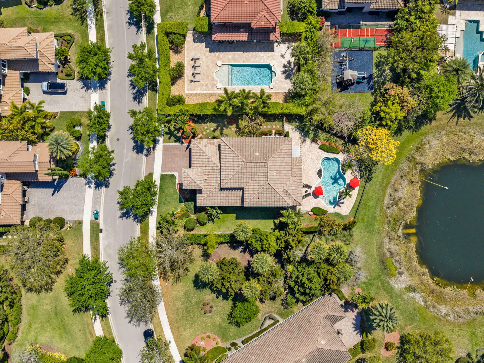 8256 BRADFORD Way