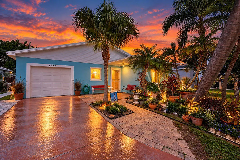 5638 SE MITZI Lane