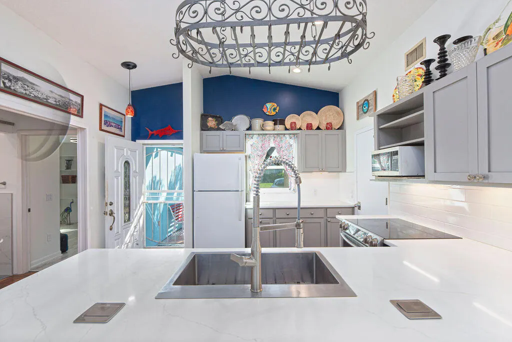 5638 SE MITZI Lane