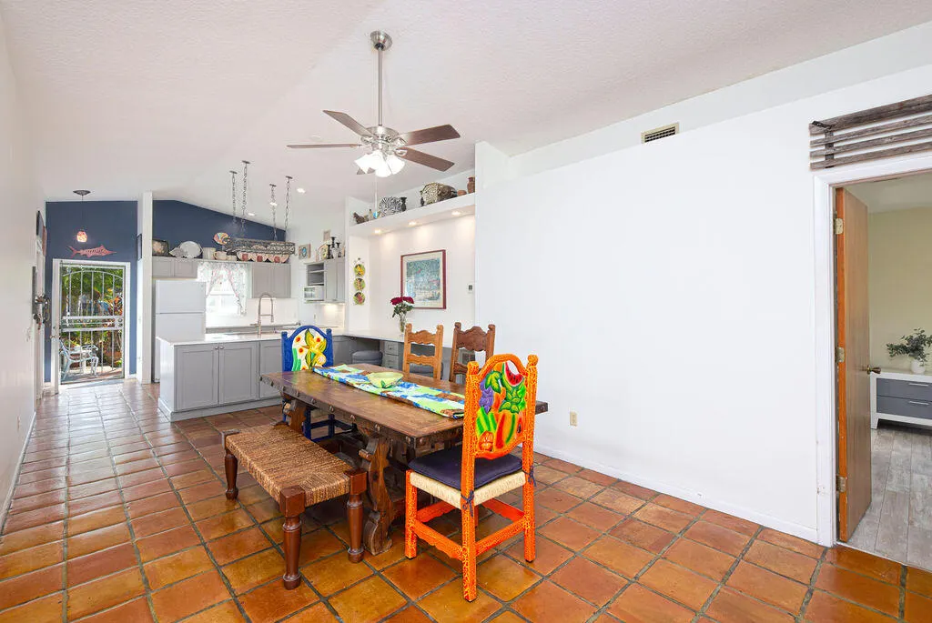 5638 SE MITZI Lane