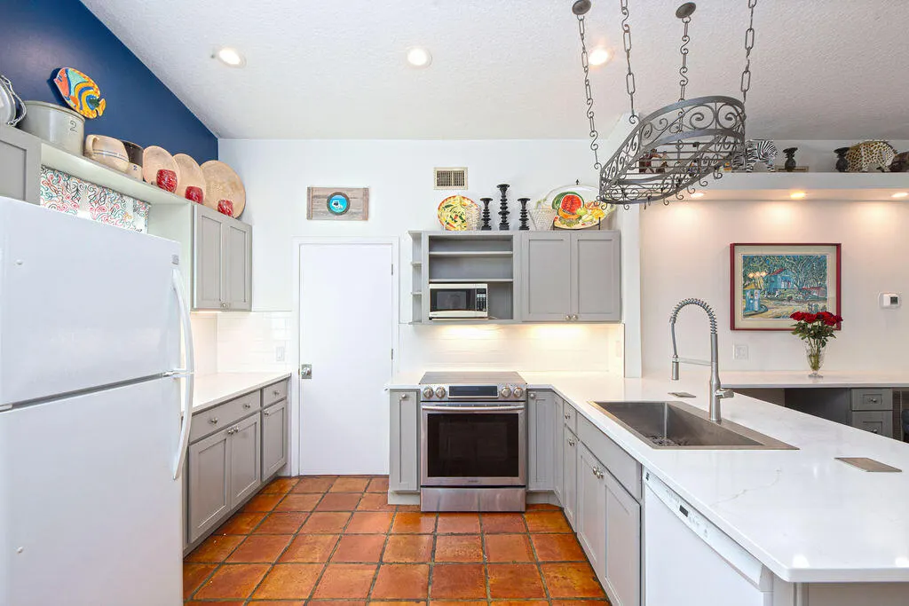 5638 SE MITZI Lane