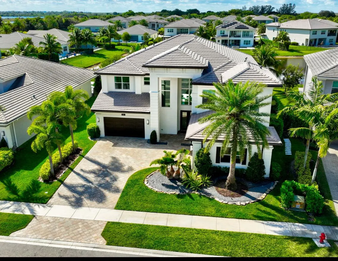 19871 Meadowside Lane