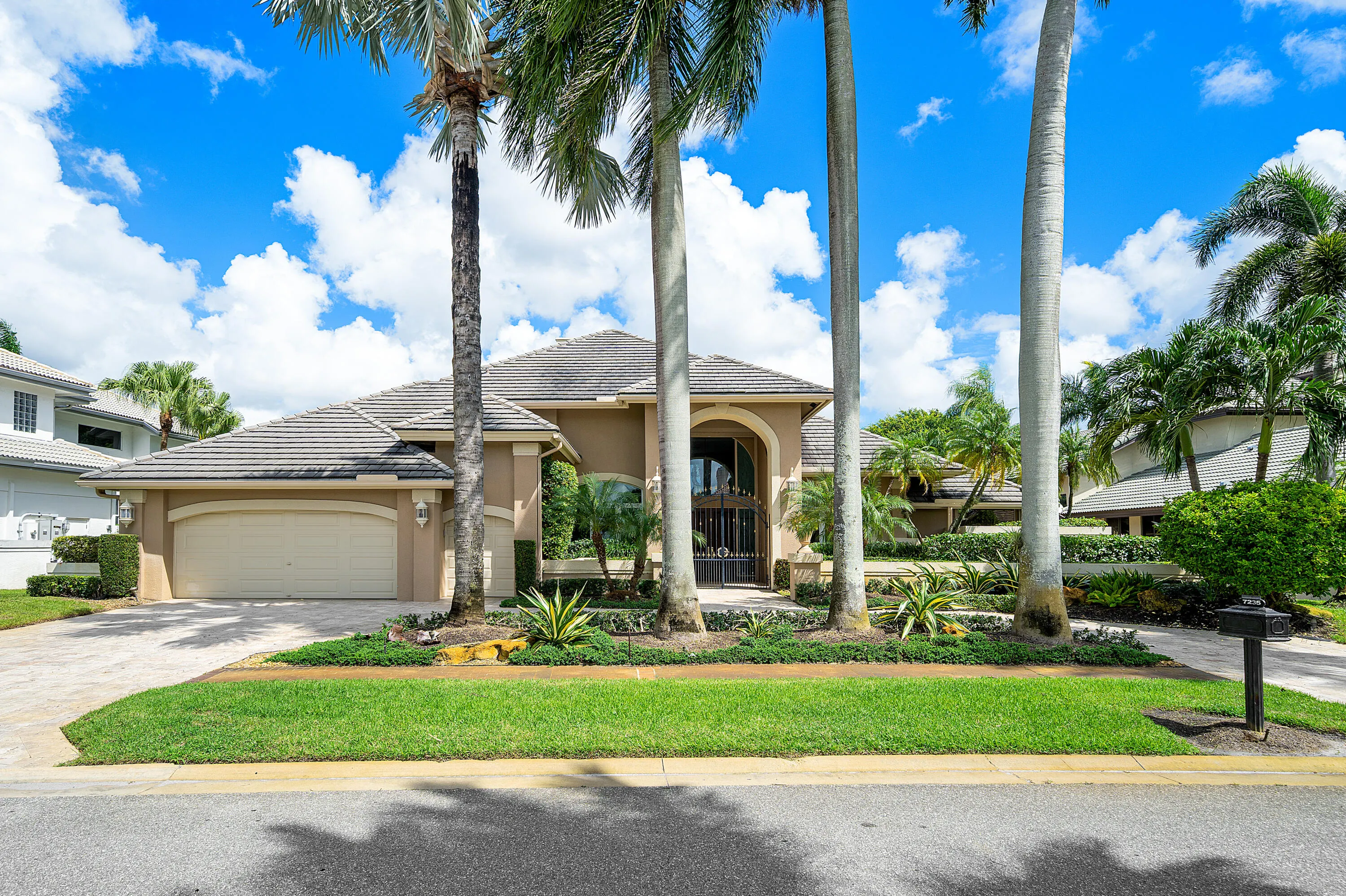7235 QUEENFERRY Circle
