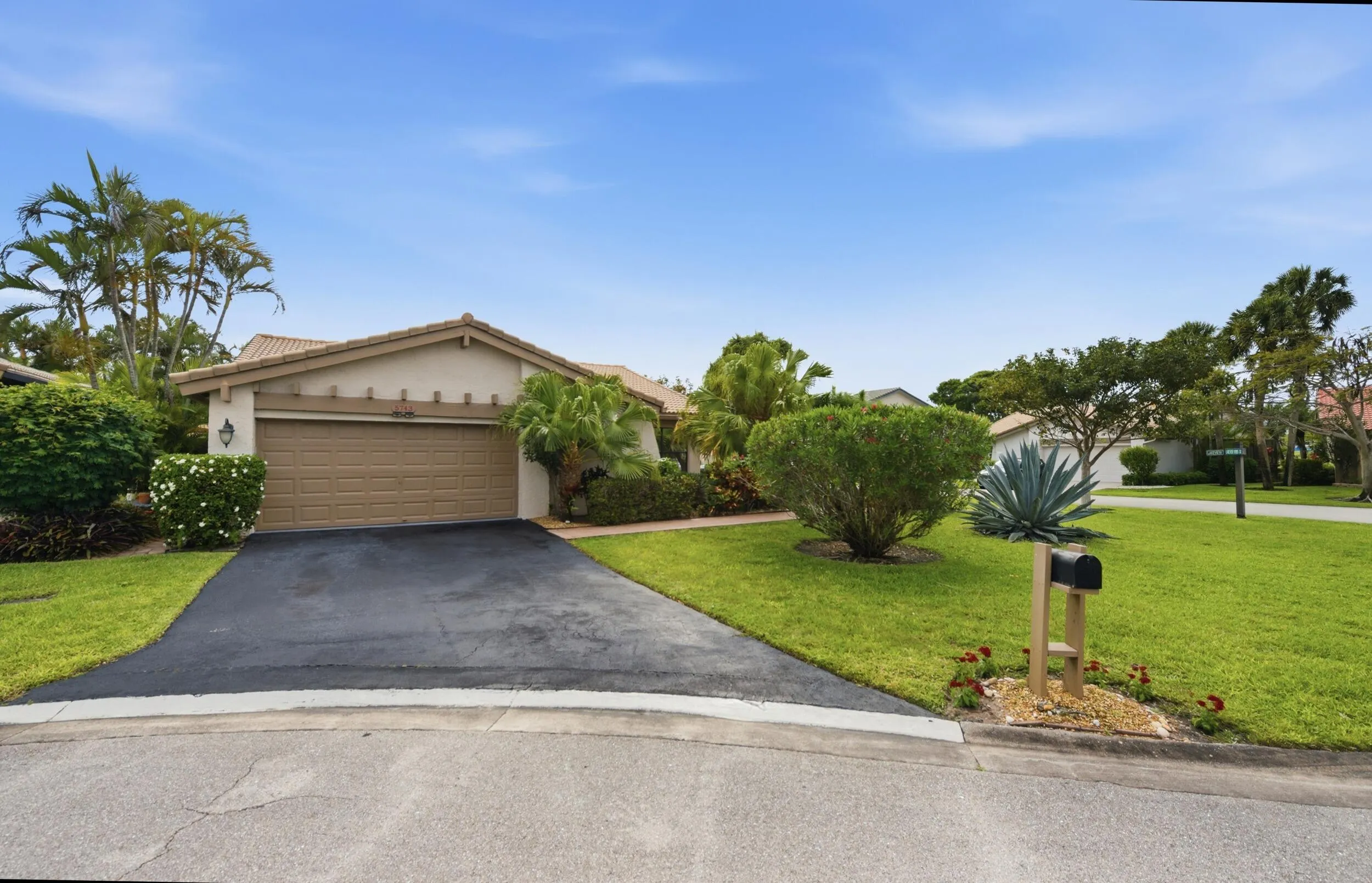 5743 Lakeview Mews Circle