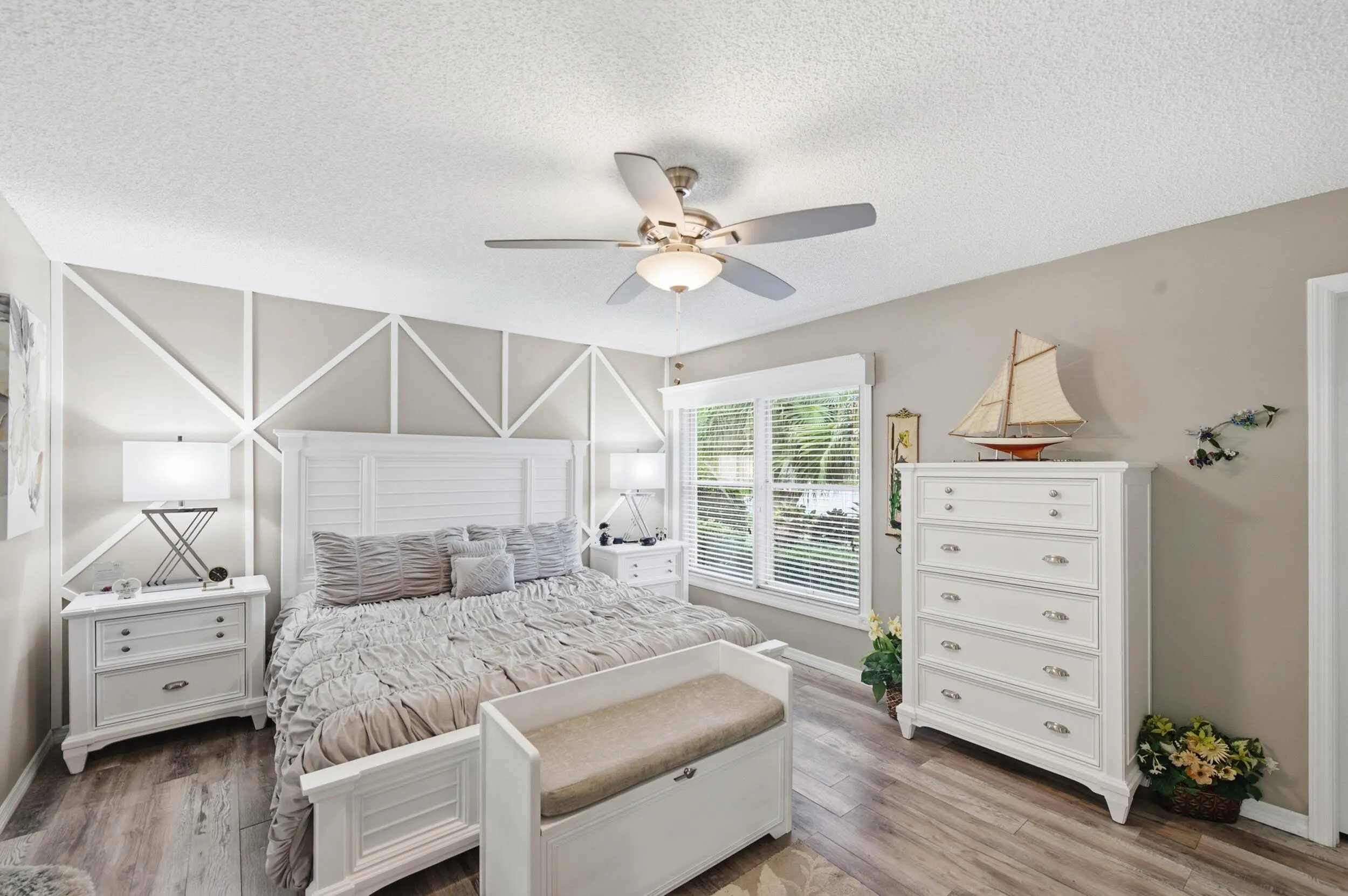 5743 Lakeview Mews Circle