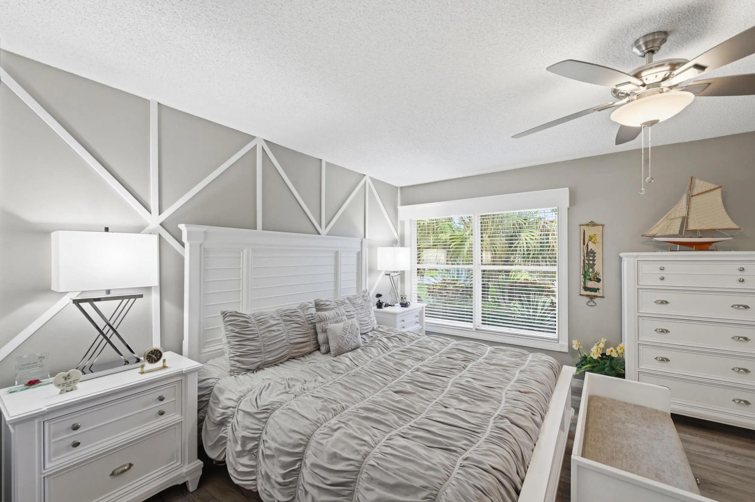 5743 Lakeview Mews Circle