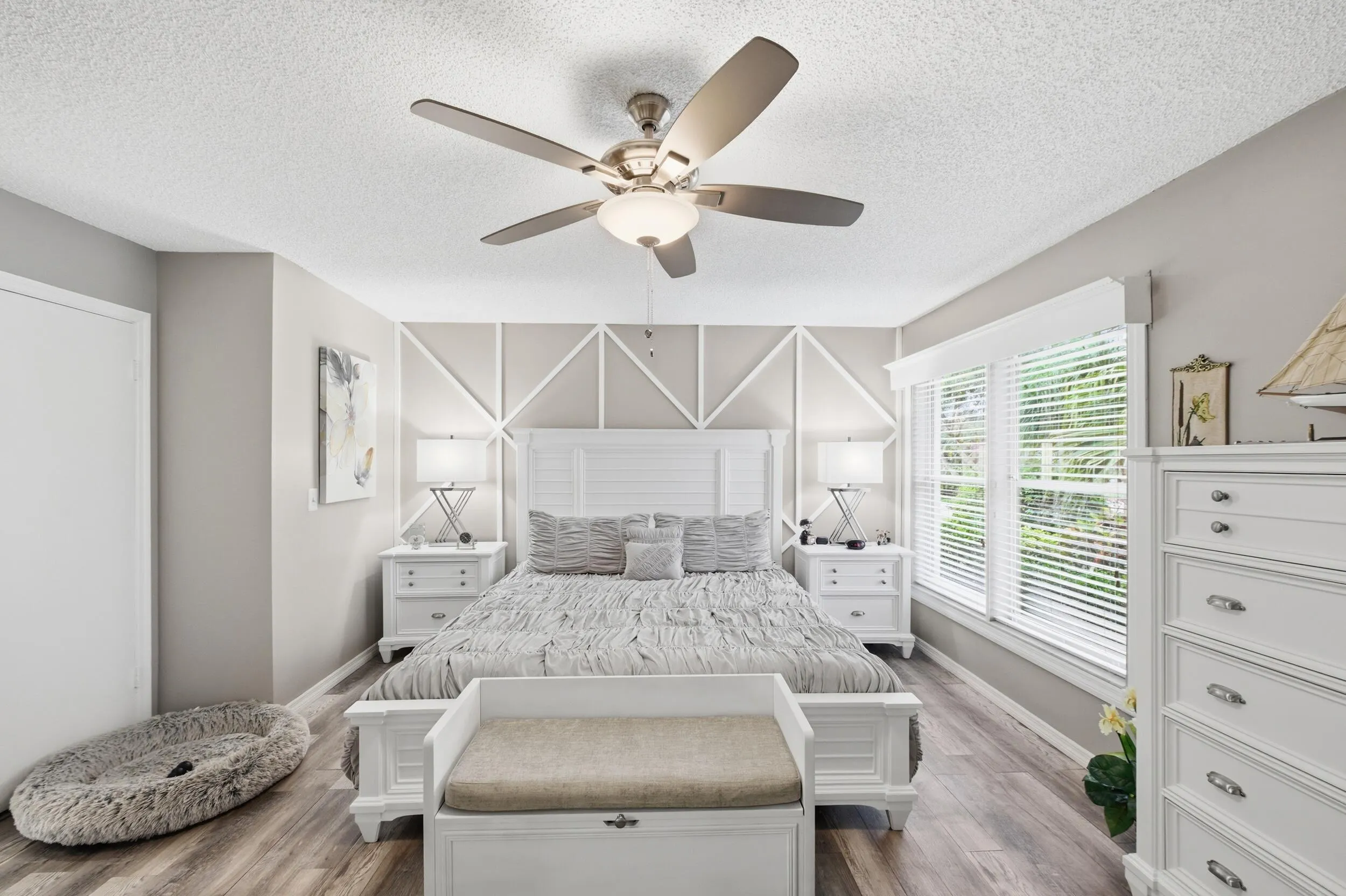 5743 Lakeview Mews Circle