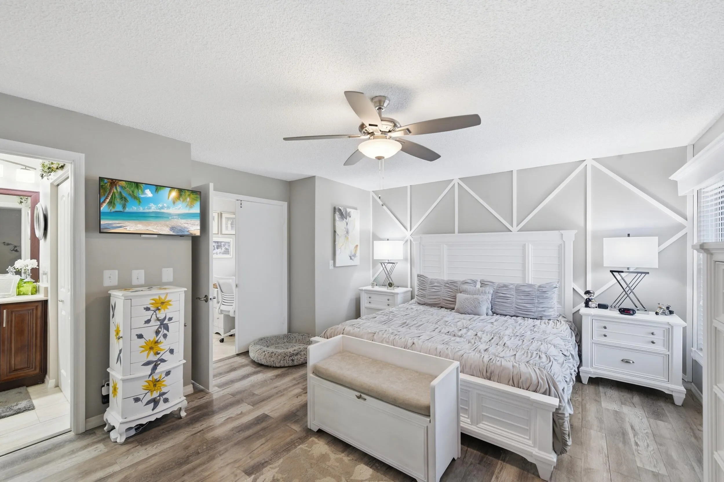5743 Lakeview Mews Circle
