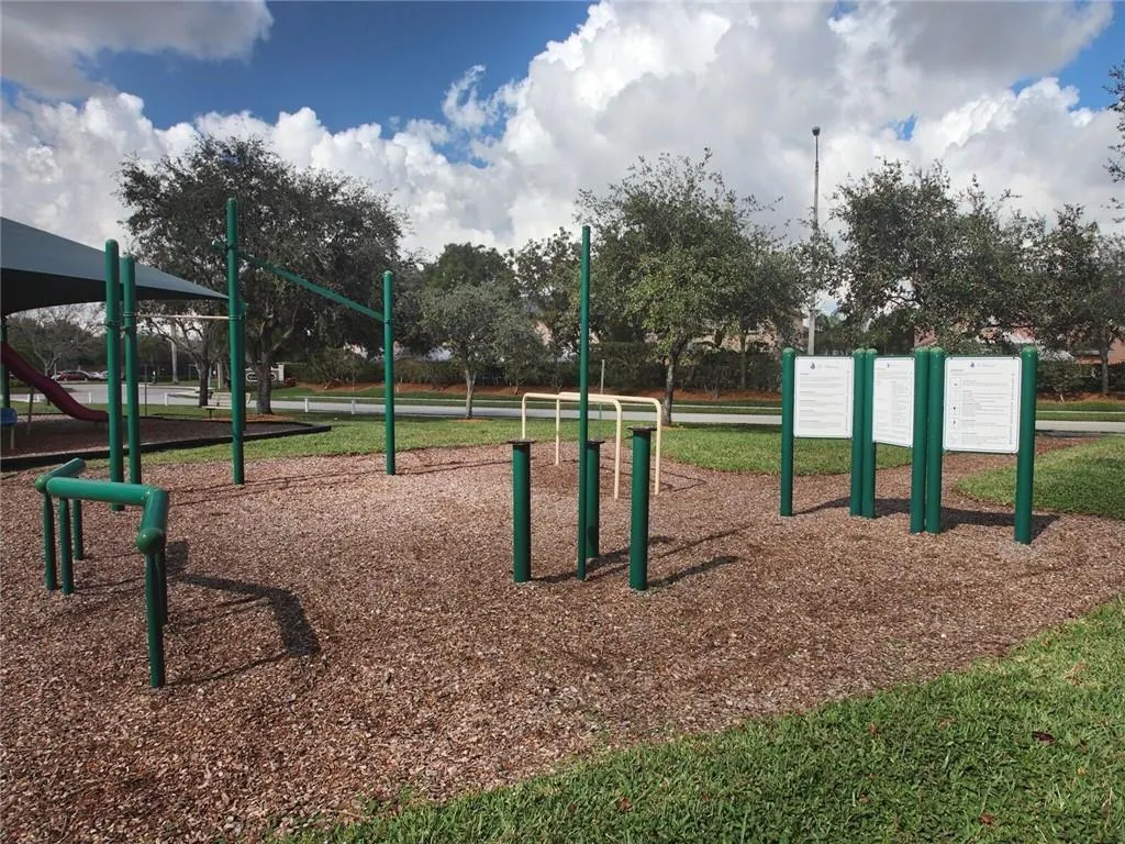 4639 SW 12TH Place